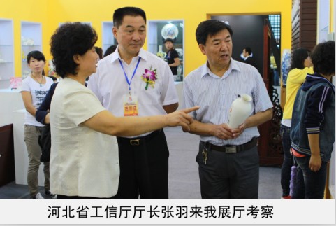 美女被男生捅出水视频网站省工信厅厅长来我厅考察